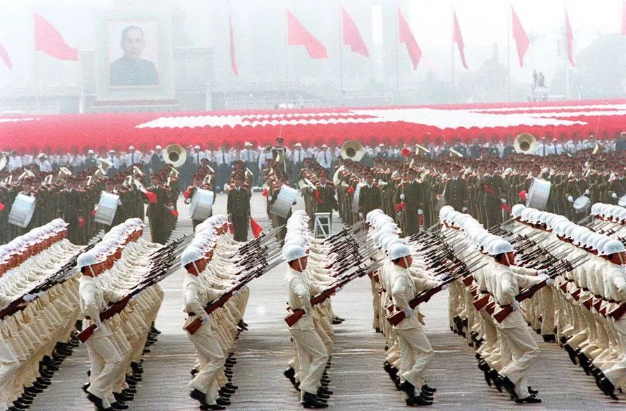 中國閱兵史上的霸氣瞬間，回顧1984年的閱兵盛況，中國閱兵史上的霸氣瞬間，回顧1984年閱兵盛況的震撼瞬間