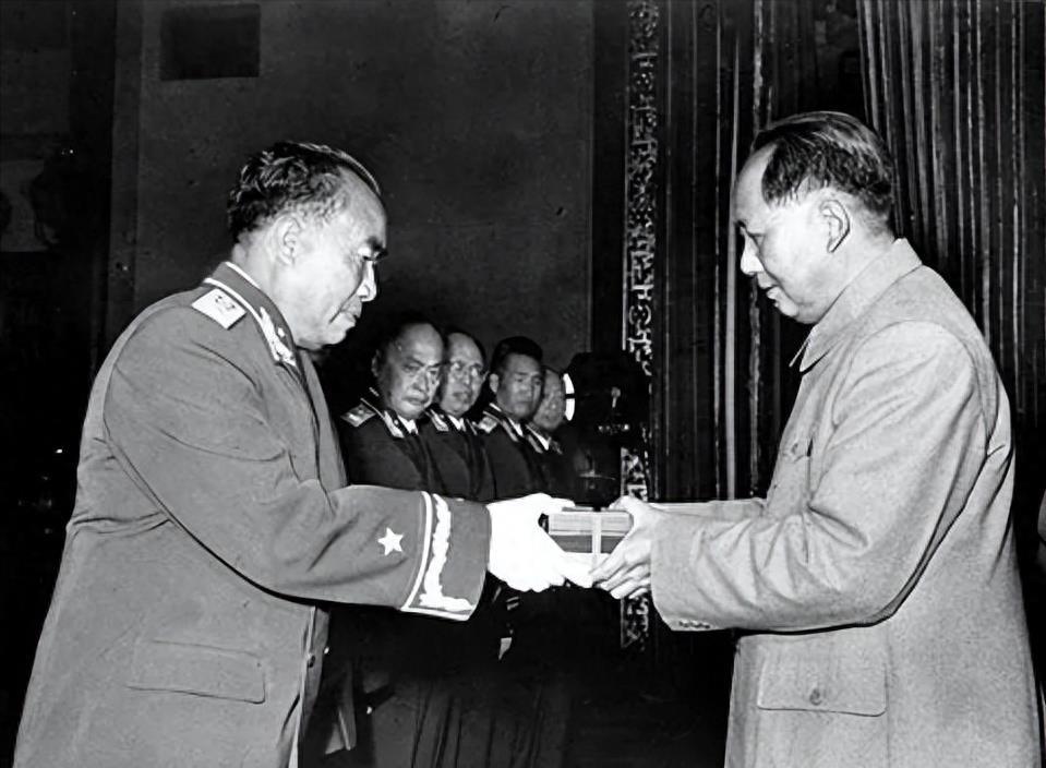 井岡山艦是什么級(jí)別的軍事力量？全面解讀中國(guó)海軍新銳艦艇，全面解讀中國(guó)海軍新銳艦艇，井岡山艦的軍事級(jí)別與實(shí)力分析