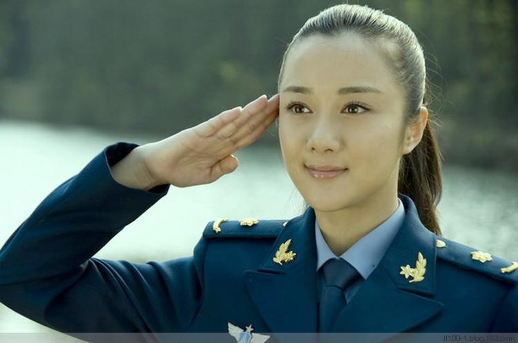 最美女兵軍禮，榮耀與責(zé)任并存，最美女兵軍禮，榮耀與責(zé)任的交響
