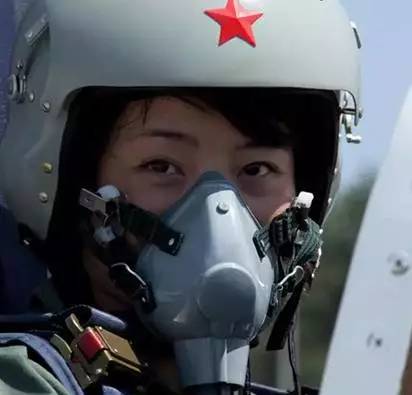 揭秘殲-10女飛行員犧牲真相，英雄背后的故事令人動(dòng)容，揭秘殲-10女飛行員犧牲真相，英雄背后的感人故事