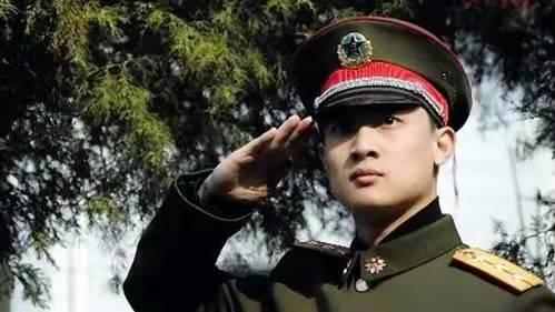 關(guān)于21式新軍裝的價(jià)格解析，一套究竟多少錢？，21式新軍裝價(jià)格深度解析，一套究竟價(jià)值多少？