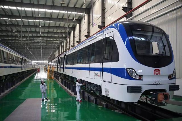 殲-31B戰(zhàn)機(jī)橫空出世，探索新一代中國空中力量之巔，殲-31B戰(zhàn)機(jī)亮相，新一代中國空中力量巔峰探索