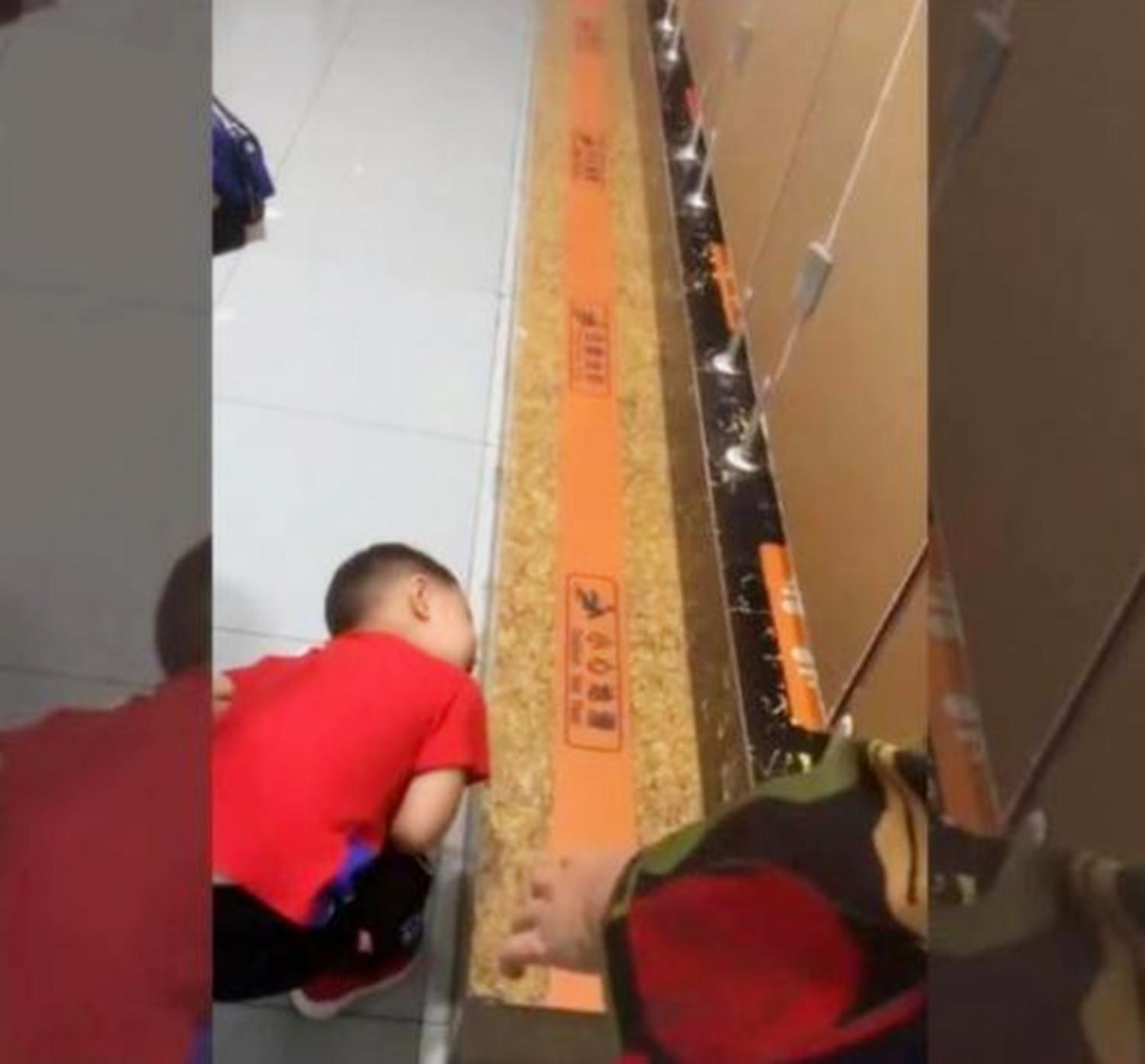 關于寶媽帶兒子進女廁被罵的視頻播放引發(fā)的思考，寶媽帶兒子進女廁被罵事件，透視家庭與公共空間的界限