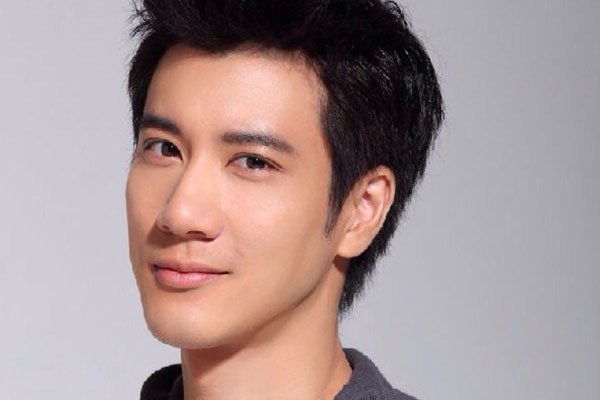 鄭伊健個(gè)人資料簡(jiǎn)介圖片，鄭伊健個(gè)人資料簡(jiǎn)介及圖片