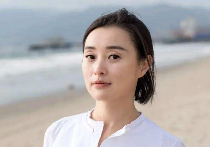 吳越丈夫揭秘，究竟是誰與這位才子才女共度人生？，吳越才子背后的情感揭秘，誰與這位才子才女共度人生？