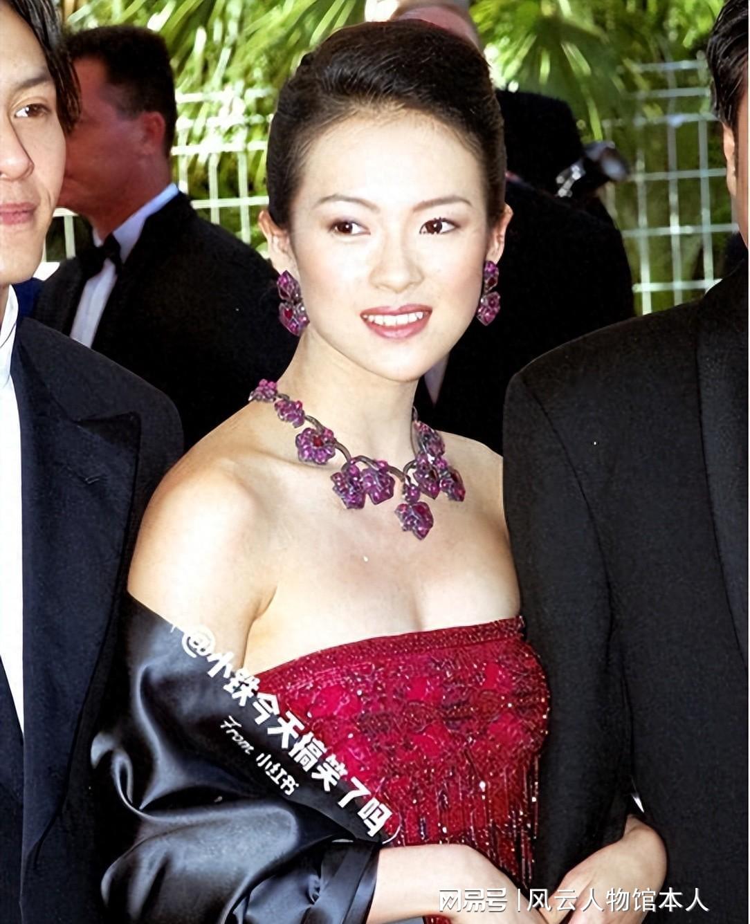 章子怡結(jié)婚次數(shù)揭秘，星途璀璨下的愛情故事，章子怡婚姻歷程揭秘，星輝之下的愛情故事
