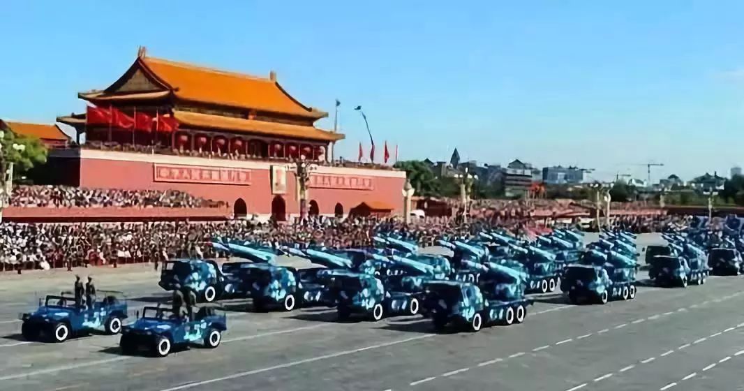 國慶70周年閱兵，展現(xiàn)中國力量與榮耀，國慶70周年閱兵，彰顯中國力量與榮光